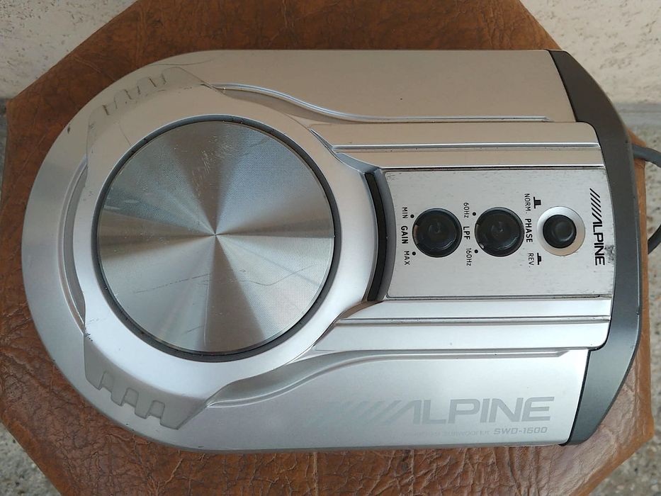 Alpine SWD-1600 subwoofer auto