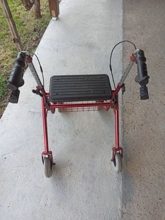 Помощна количка със седалка