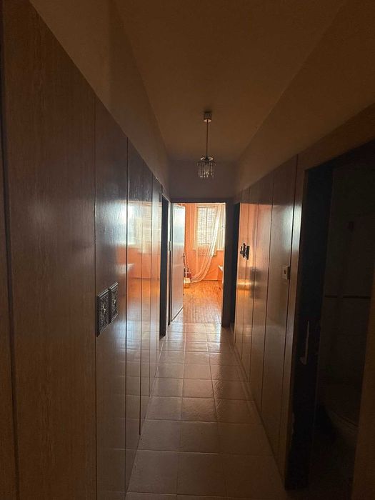 Продава се Тристаен апартамент в Пловдив, Христо Смирненски - 82 кв.м за 2257 €/кв.м - Снимка #2