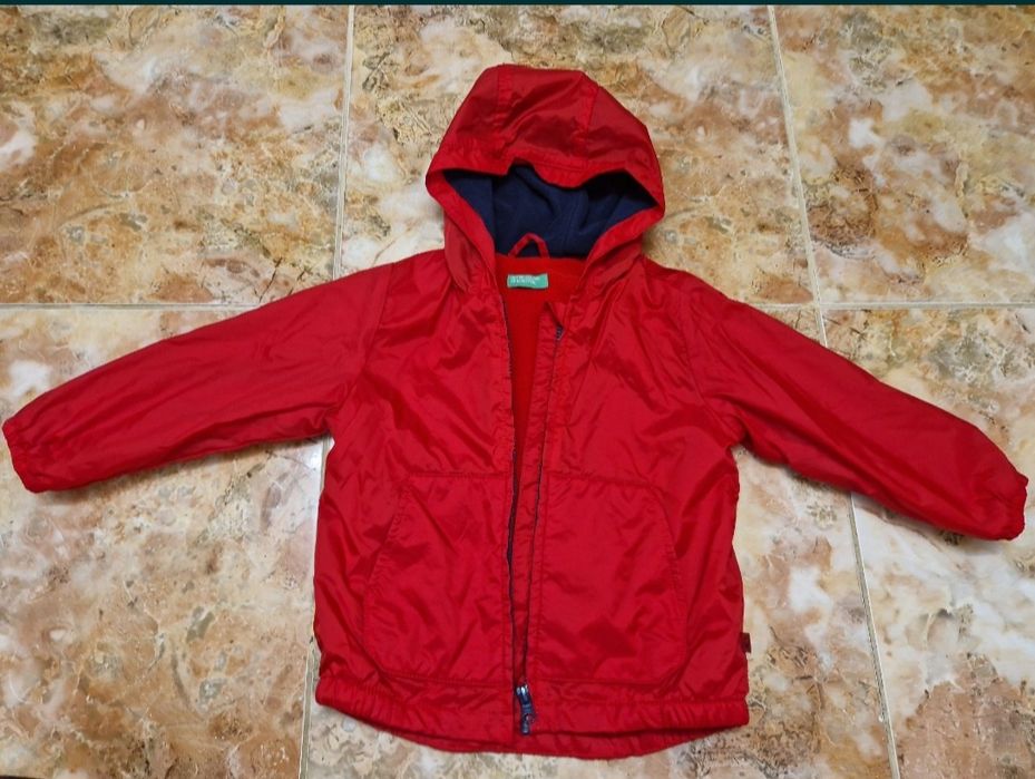 Geaca impermeabila copil United Colors of Benetton  marime 98
