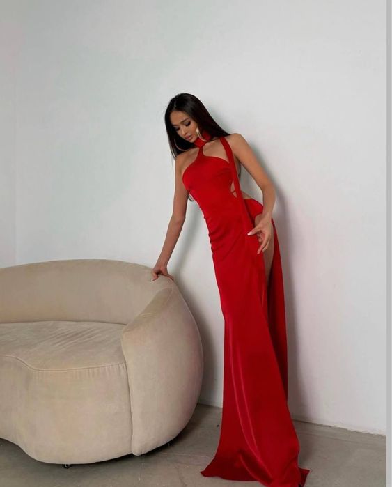 Красное вечернее платье