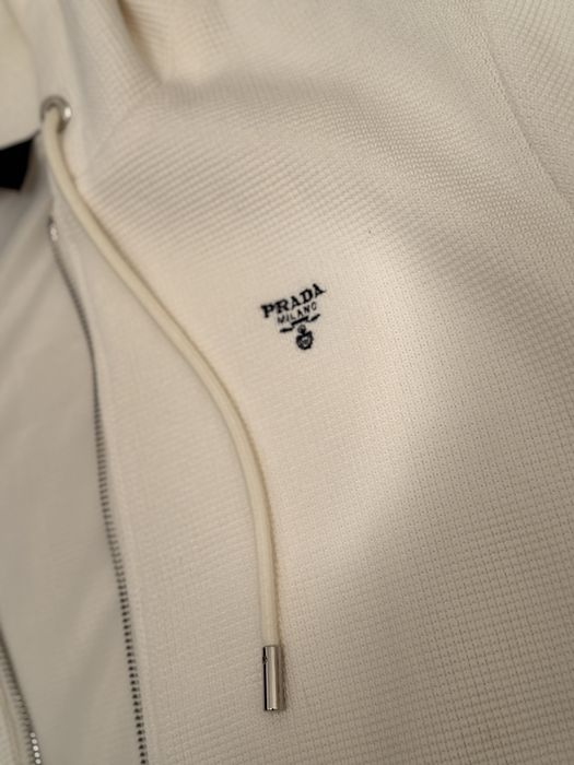 Продам Кофту Prada