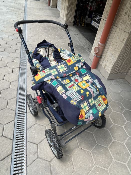 Бебешка количка с пневматични гуми и кош за носене