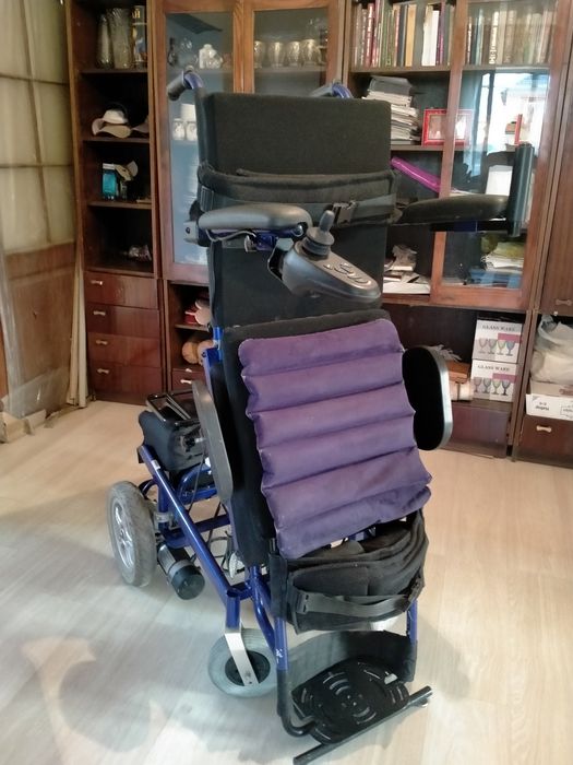 Электрическая инвалидная коляска