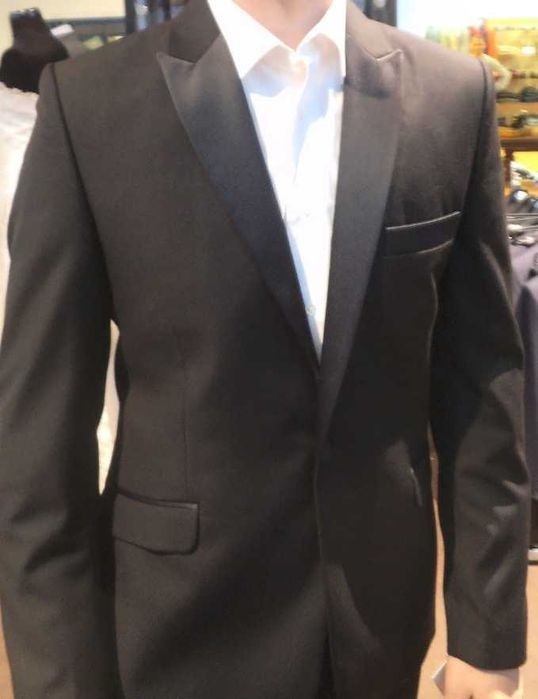 Costum negru msrimea 48