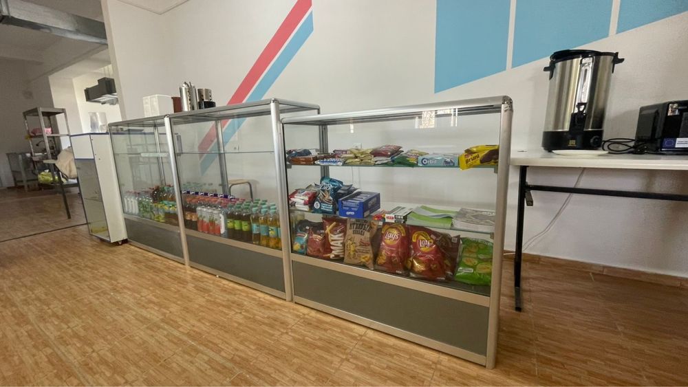 Витрины стеклянные