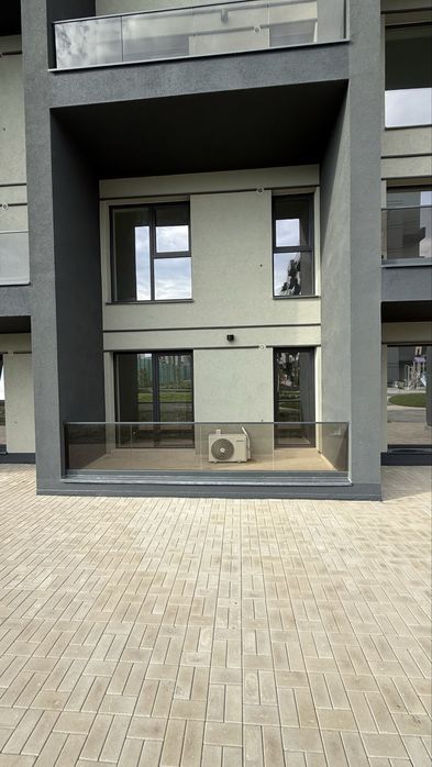 Mrs Gradinile apartament 2 camere - parter  3locuri parcare ideal birouri / firma / societate