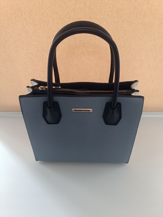 Женская сумка с короткими ручками