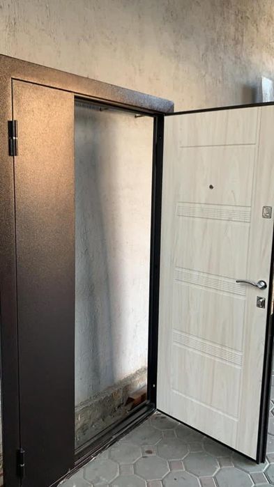 Железные двери,входные двери