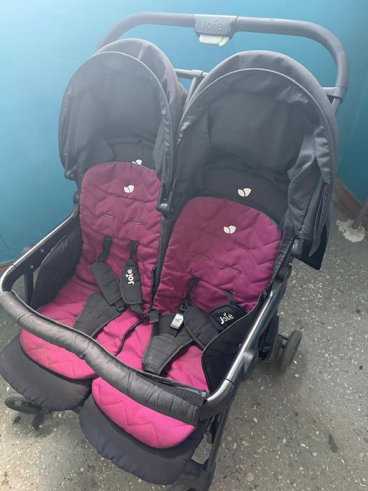 Продам коляску для двойняшек