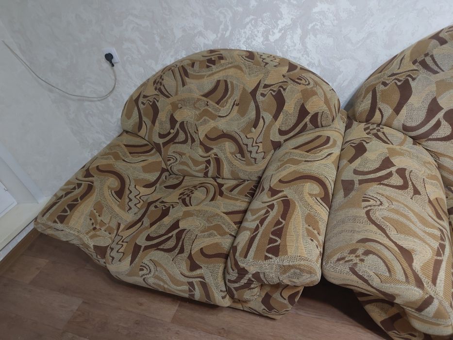 Продам диван с креслами
