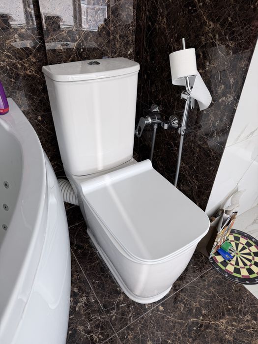 Унитаз белый качественный