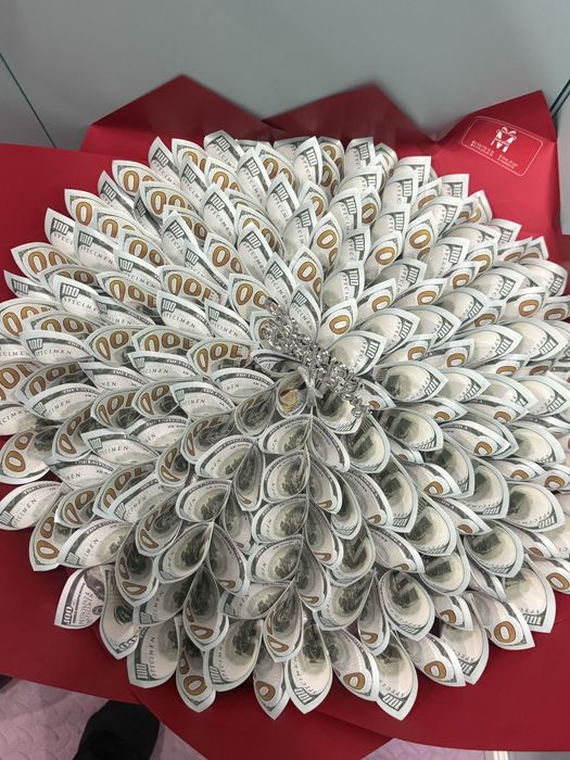 Букет из долларовых купюр