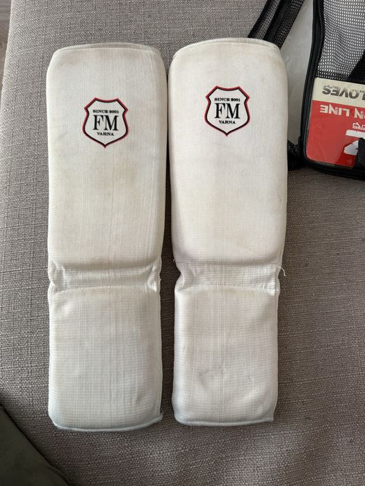 Ръкавици 10 oz и кори за кикбокс