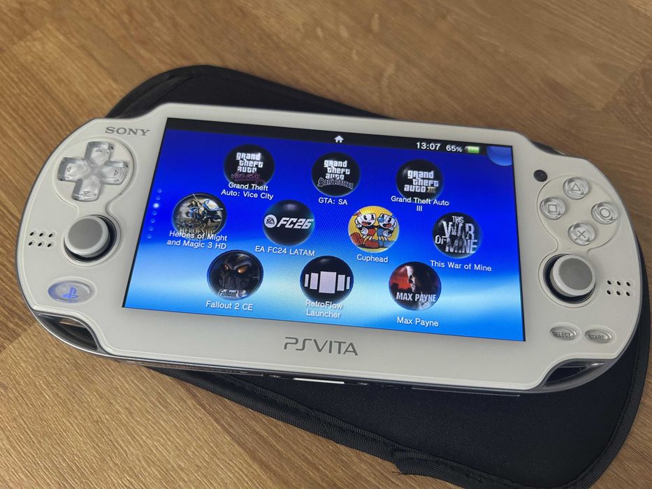 PS Vita OLED Crystal White modată — 128GB, ecran superb | Japonia