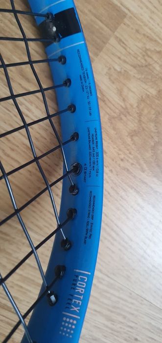 Vând racheta de tenis Babolat.