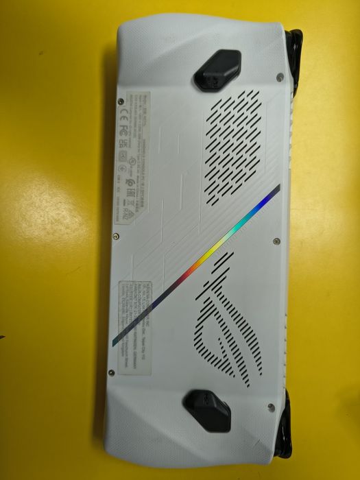 Consola Asus Rog model RC71L