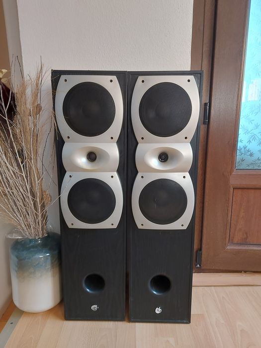 Amplificatoare, cd, deck și boxe podea