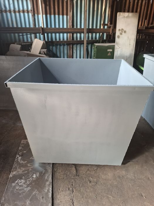 Мусорный контейнер