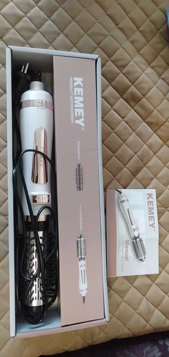 Продам фен - щётка Kemey Новый