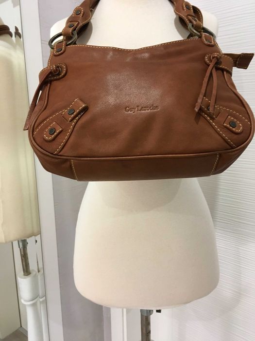 Guy Laroche чанта естествена кожа