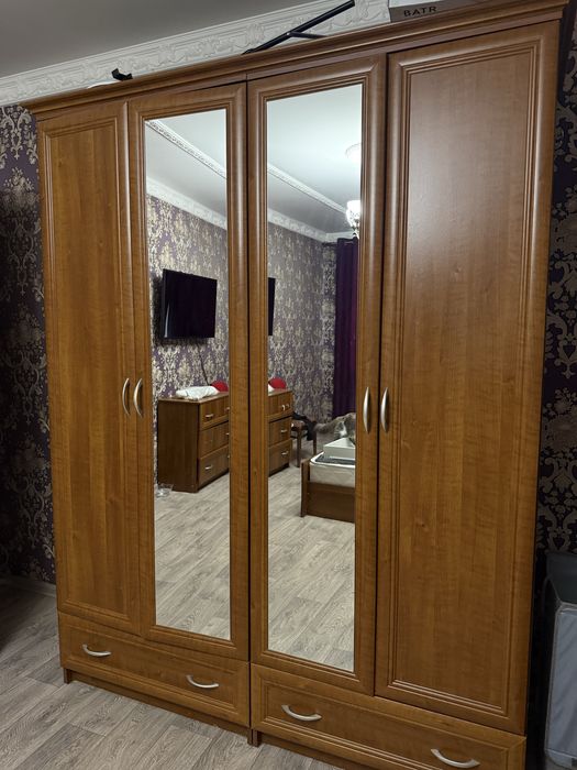 Продаю спальный гарнитур