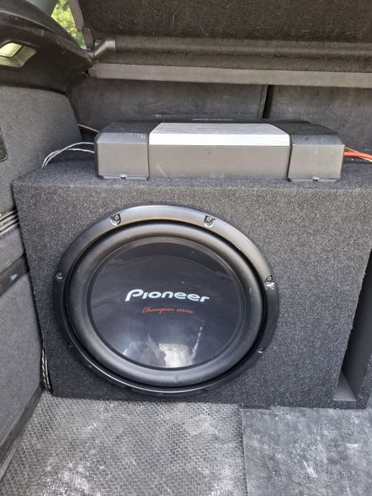 Бас каса и усилвател Pioneer