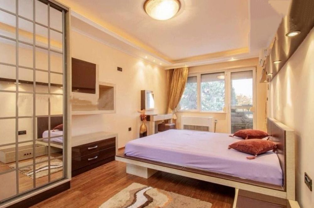 Дава се под наем Тристаен апартамент в София, Бъкстон - 120 кв.м за 1296.42 € - Снимка #1