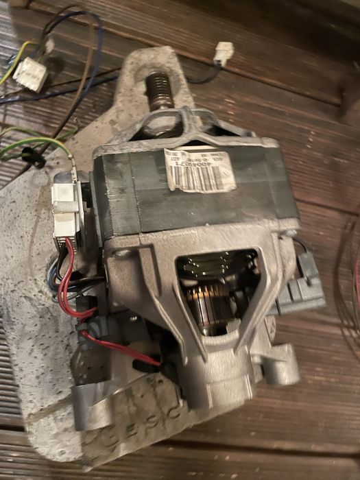 Пералня за вграждане  Hotpoint Ariston модел AWM 108 за части