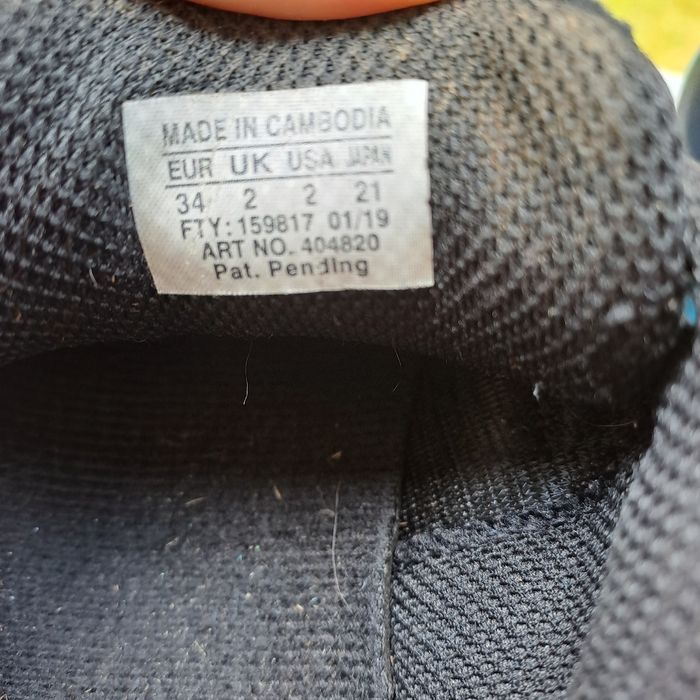 Adidași Salomon nr 34