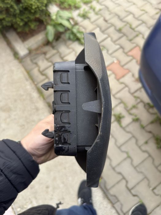 Piese Logan  TRIPLA STOPURI cu defecte ! si Airbag 150 lei logan 2