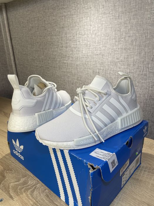 Adidas NMD_R1 white чисто нови