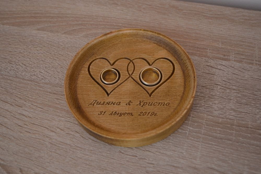 Сватбена декорация. Сватбена табела от дърво. Поставка за пръстени