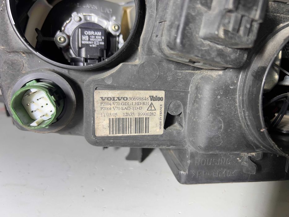 Десен фар за Volvo V70 / Волво В70 2005г