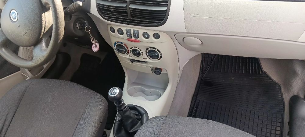 Vând Fiat punto 1,4 benzină