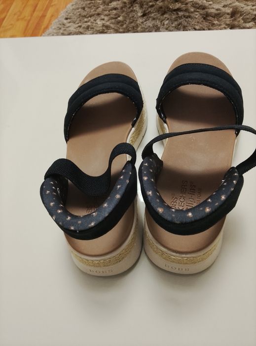 Vând sandale skechers