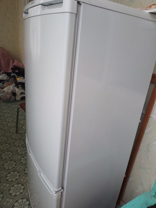 Холодильник  с морозильной камерой