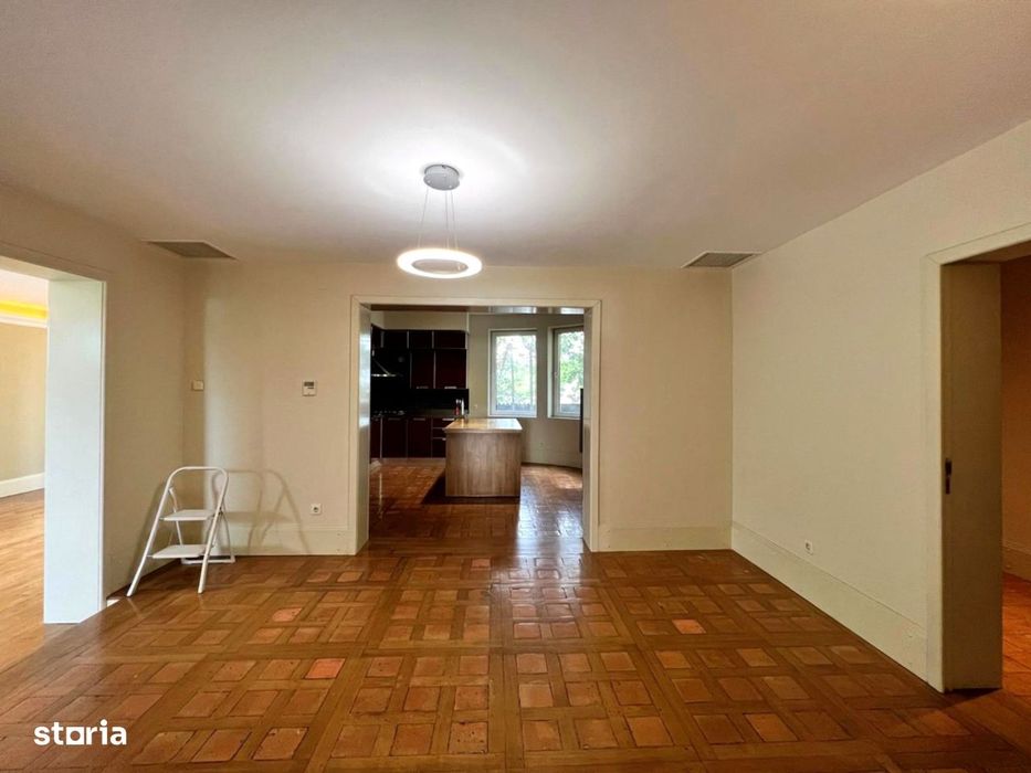 Vilă Pipera | 360 mp | Teren 1.000 mp | 8 camere | 5 băi | Garaj