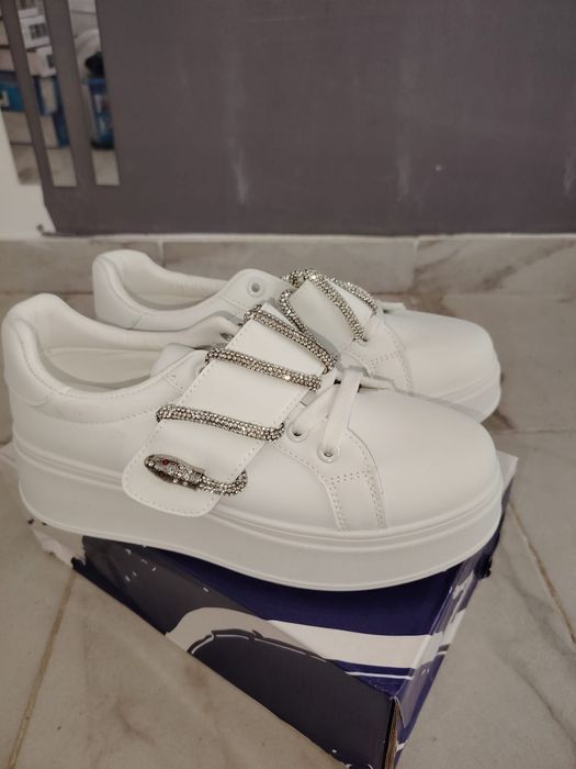 Adidasi dama 30 lei