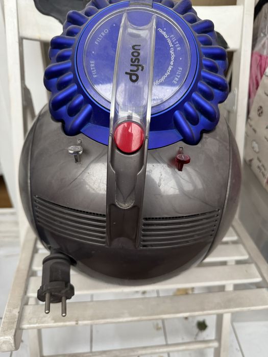 Продам пылесос dyson big bal