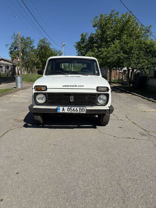 Продавам Лада Нива 1.7