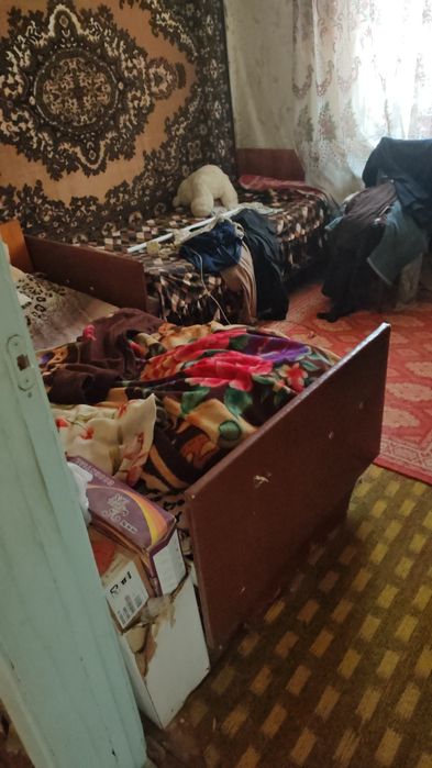 Продаётся квартира. 
3 мкр-н. Возле клиники Насафмед.
2 этаж 3х комнат