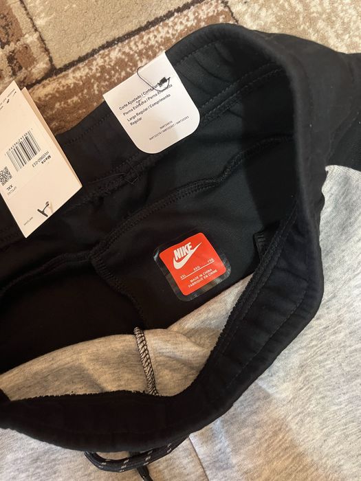 Vand pantaloni nike tech