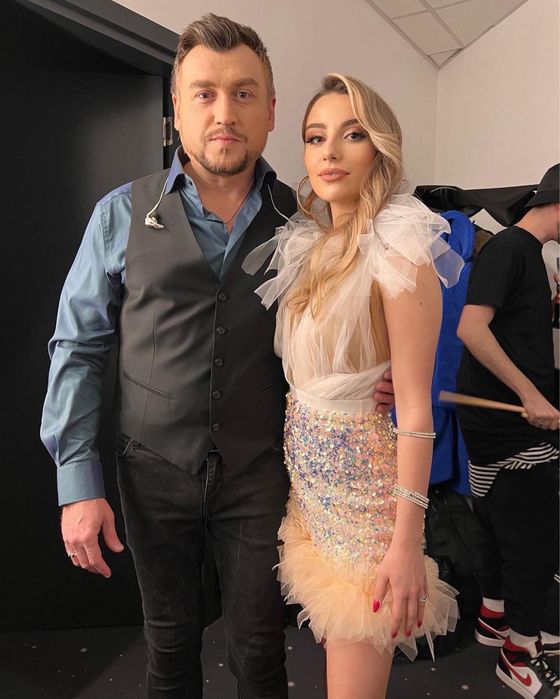 Пола AVIN паети и тюл