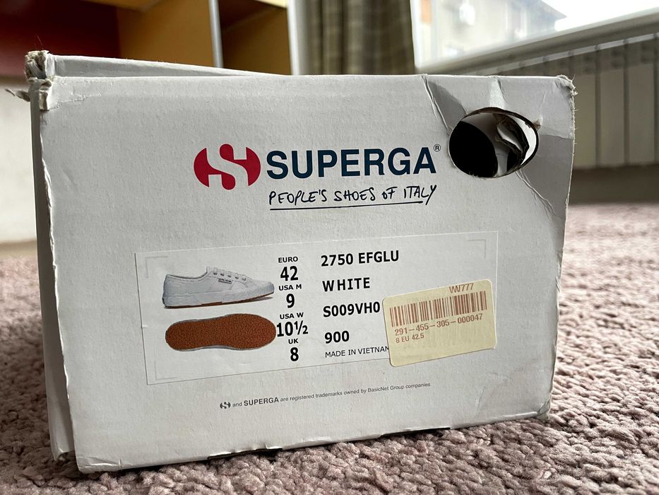 Бели дамски маратонки Superga номер 42