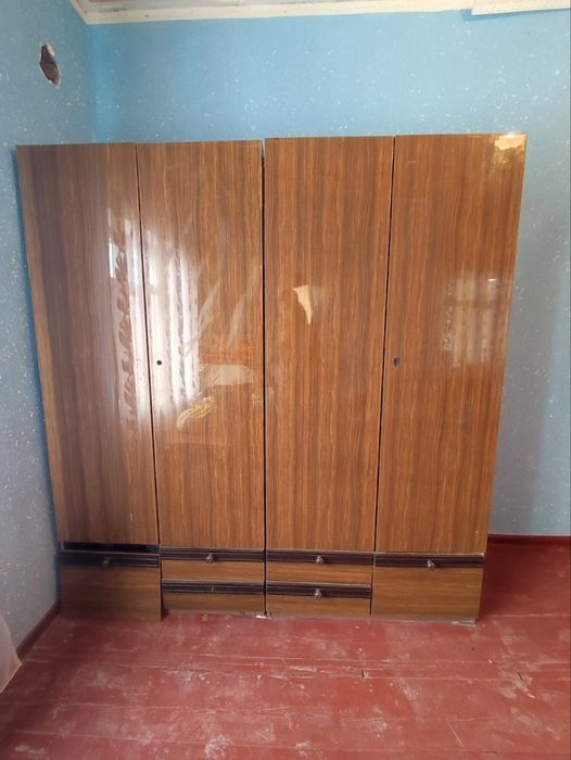 Ishlatilgan yotoqxona mebellari sotiladi