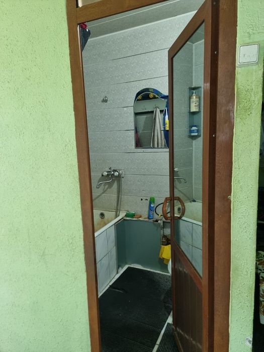 Buxoro shahrida 2-xonali uy 2-etajda ijaraga beriladi.