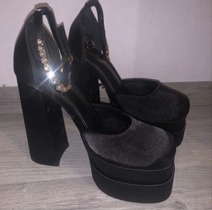 Vand pantofi cu toc Botinelli