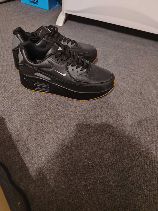 Продавам маратонки