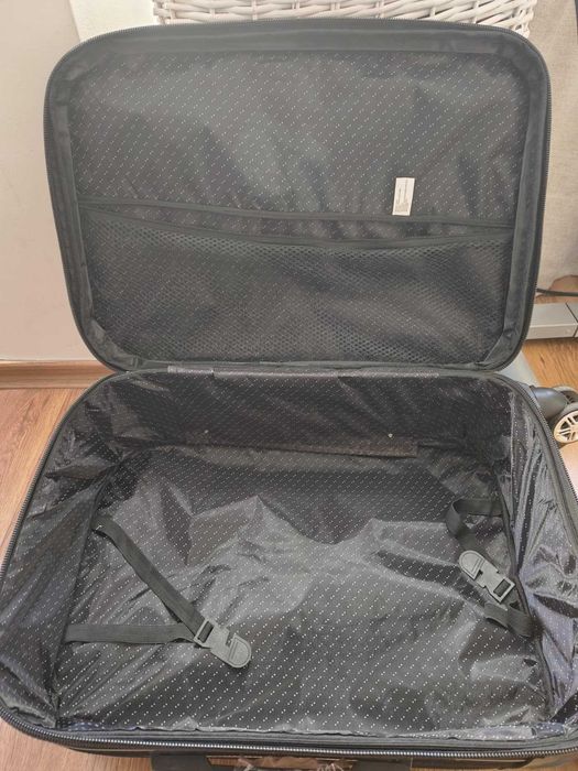 Куфар 55/39/19 с код за закопчаване и махащи се колелца